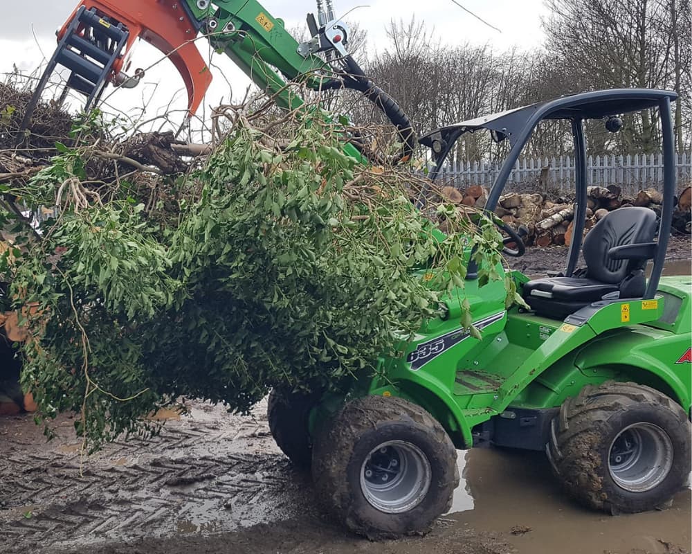 İngiltere’de Ağaç Bakım Şirketlerine İki Easy Lift RA21 Örümcek Platform Teslimatı